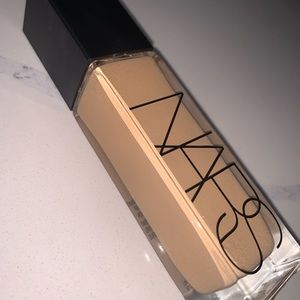 Nars Radiant Longwear Foundation in Stromboli